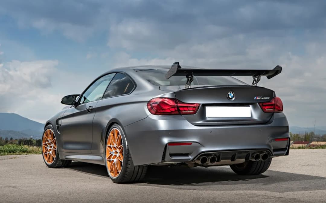 Spoiler BMW M4: Jak wpływa na design i osiągi? Wszystko, co musisz wiedzieć
