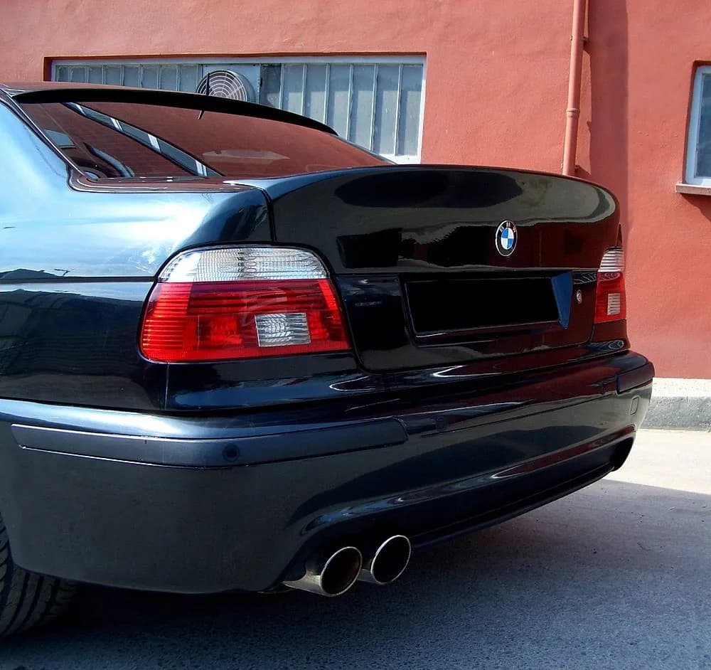 Spoiler do BMW E39: jak wybrać najlepszy, uniknąć błędów i poprawić styl auta