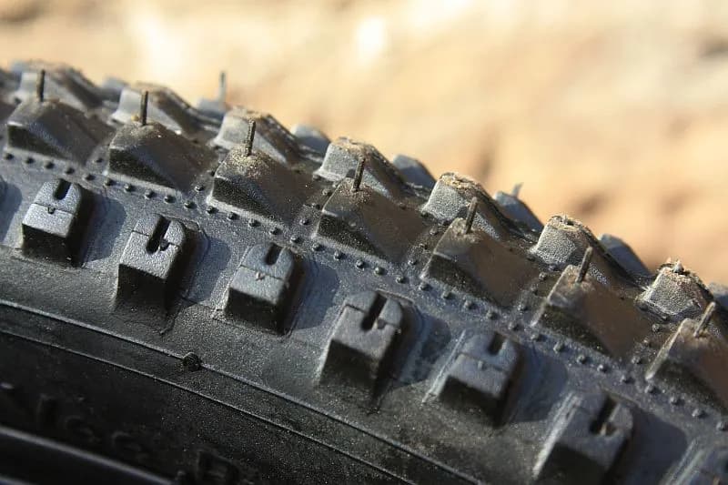 Jak łatwo zdjąć oponę rowerową bez uszkodzeń i frustracji – praktyczne porady